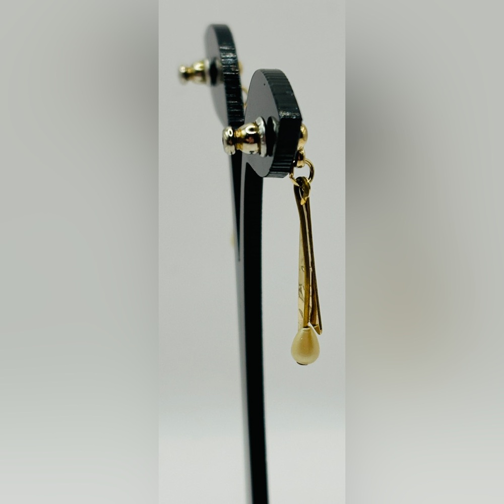 Pretty Gold-tone and Bead Earrings - Picture 4 of 4